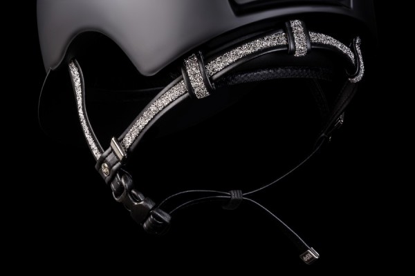 Kep Italia Schwarzer Kinnriemen mit weißen Swarovski Kristallen